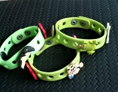 Dětský silikonový náramek s ozdůbkami zelený (BC104)