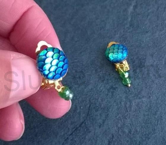 Náušnice klipsy s dračím vzorem měnicí a swarovski korálky 1,2 x 3 cm (BB528)