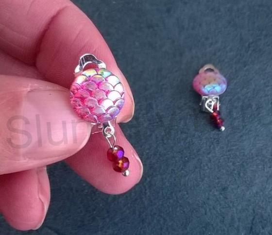 Náušnice klipsy s dračím vzorem měnicí a swarovski korálky 1,2 x 3 cm (BB532)