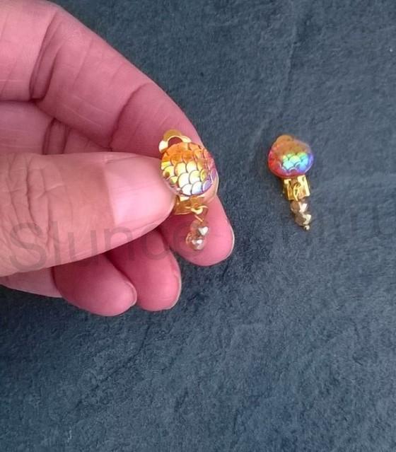 Náušnice klipsy s dračím vzorem měnicí a swarovski korálky 1,2 x 3 cm (BB537)