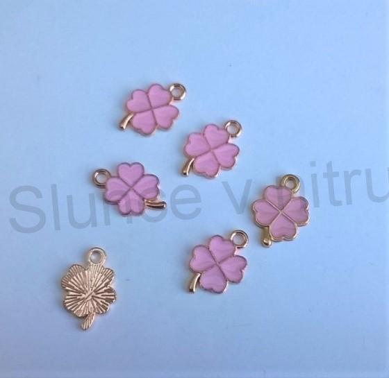 Přívěsek čtyřlístek - 18 x 12 mm (AA286)