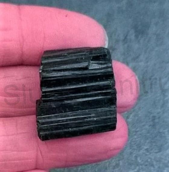 Turmalín surový 14,7 g (Brazílie) (X621)