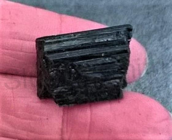 Turmalín surový 13,36 g (Brazílie) (X623)