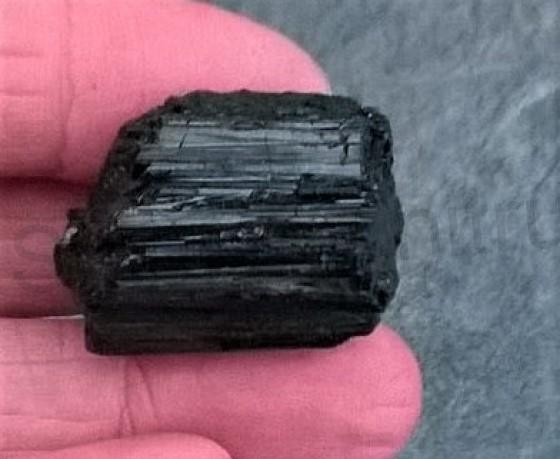 Turmalín surový 25 g (Brazílie) (X625)