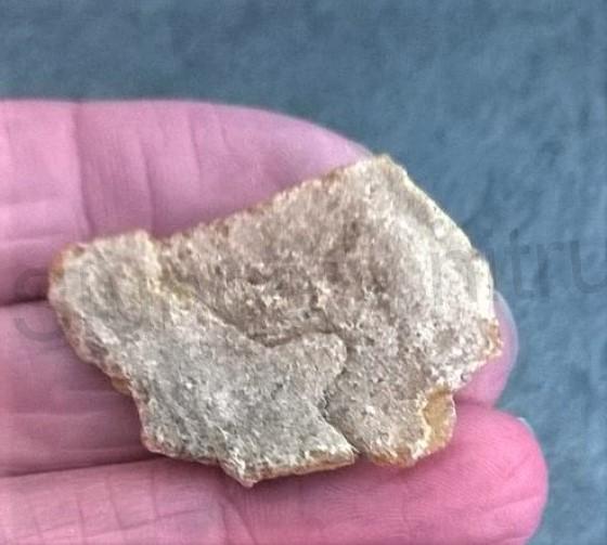 Jantar kopál surový přírodní 4,9 g (X629)