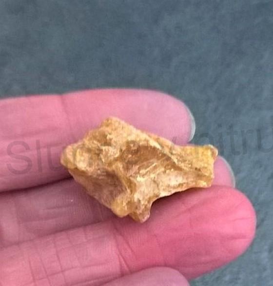 Jantar kopál surový přírodní 3,3 g (X630)