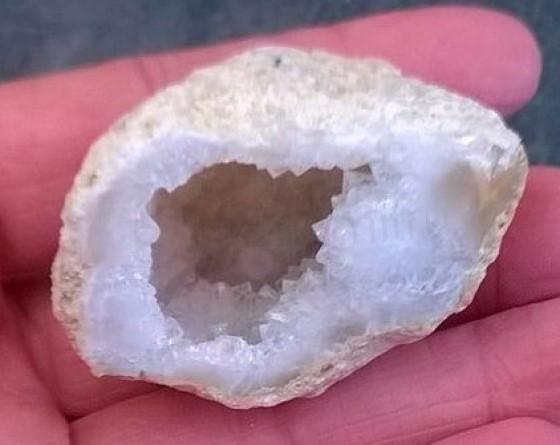 Sněžný Křišťál geoda 65,9g  (Maroko) (X663)