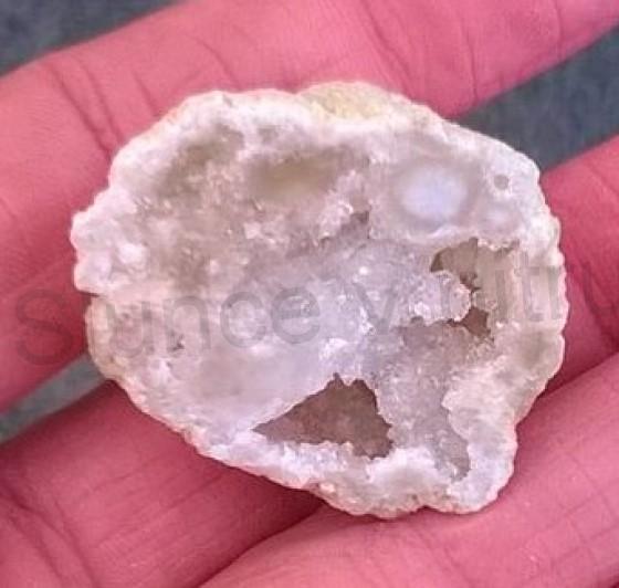 Sněžný Křišťál geoda 25,7g (Maroko) (X665)