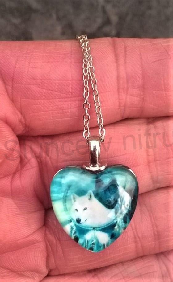 Náhrdelník s přívěškem vlků (BD442)