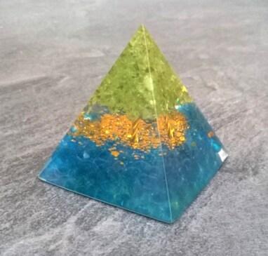 Orgonitová pyramida - Strom života s olivínem 5,5 x 5,1 cm (PP129)