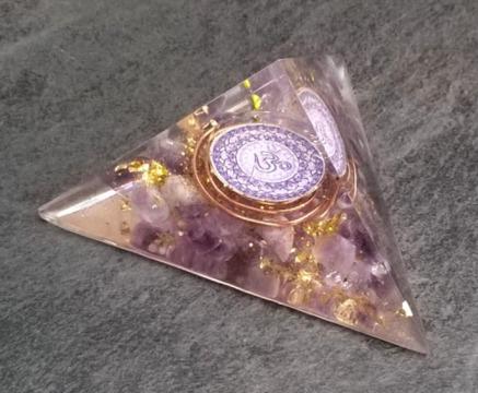 Orgonitová pyramida - kouzelná spirálka s ametystem  8,6 x 4,6 cm (PP131)