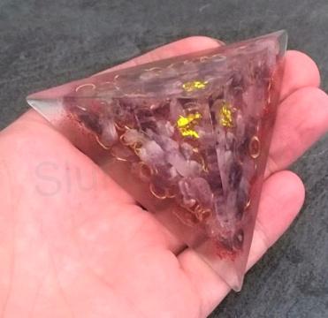 Orgonitová pyramida - ametyst v červánkovém provedení  8,6 x 4,6 cm (PP132)