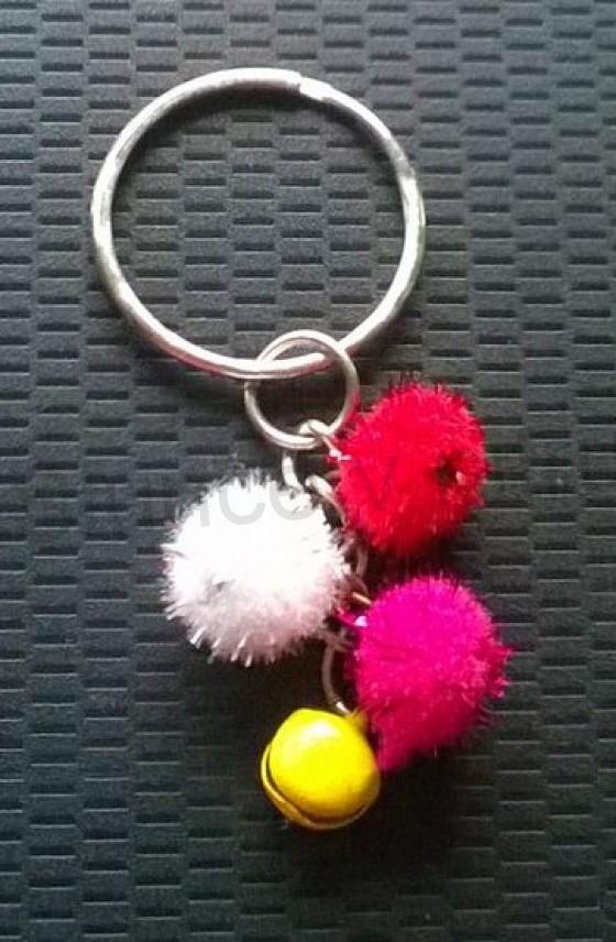 Přívěsek na klíče - barevné bambulky s rolničkou (H281)