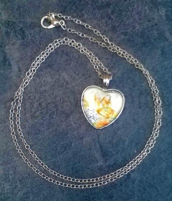 Náhrdelník s přívěškem srdce a motýlem (BD488)