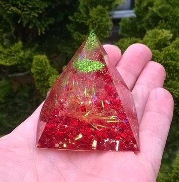 Orgonitová pyramida - Veselé hraní  5,1 x 5,3 cm (PP150)