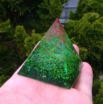 Orgonitová pyramida - Veselé hraní  5,1 x 5,3 cm (PP154)