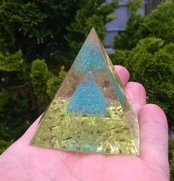 Orgonitová pyramida - Olivín s 3D pyramidou  5,3 x 5,1 cm (PP155)