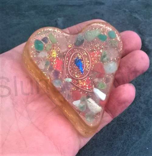 Orgonitové srdce s minerálními kamínky (PP158)
