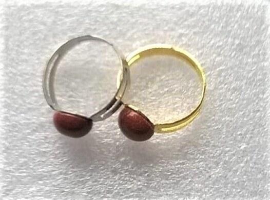 Nastavitelný minerální prsten aventurín hnědý, zlatý 8,3 x 8,3 mm (X731)