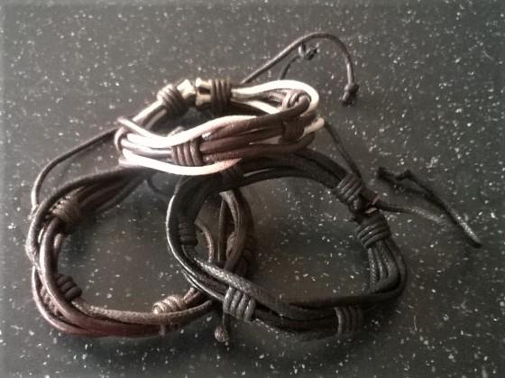 Kožený náramek nastavitelný pletený černý (BC507)