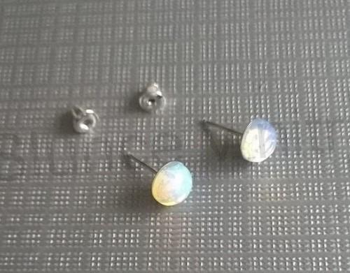 Puzetové náušnice opalitové 8 x 8 mm (X826)