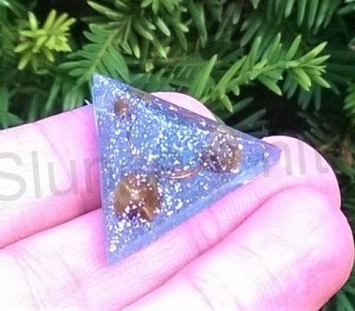 Orgonitová pyramida s tygřím okem 3x1,2cm (PP161)