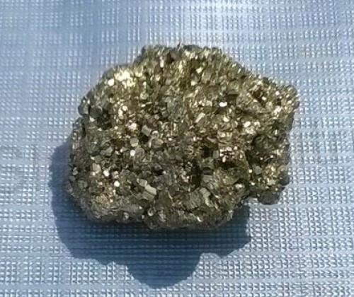 Pyrit drúza Peru 63,8 g (X868)