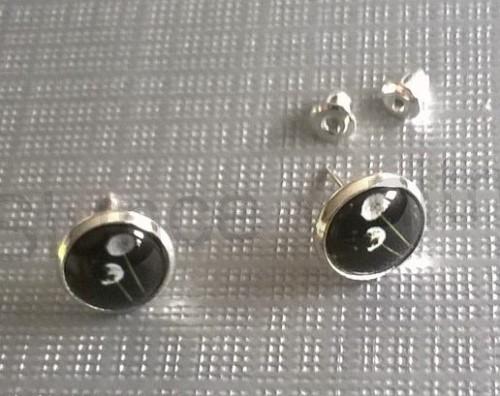 Puzetové náušnice z chirurgické oceli kytičkové (BB637)