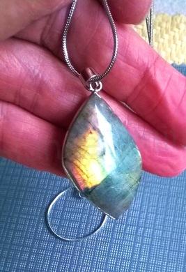 Minerální náhrdelník s labradoritem (X923)