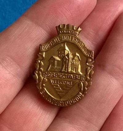 Odznak - Tourisme international Respectable welcome By intertourop (ME33)