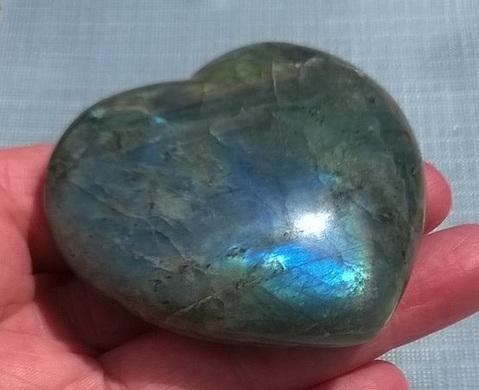 Labradorit srdce 175,8 g (Madagaskar) (X945)