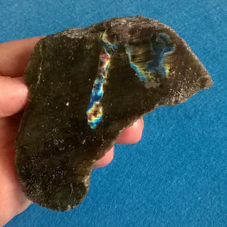 Labradorit polobroušenný plátek 105 g (Madagaskar) (X960)