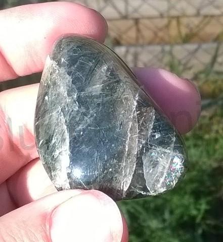 Leštěný aktinolit v křišťálu 36,7 g (Brazílie) (X990)