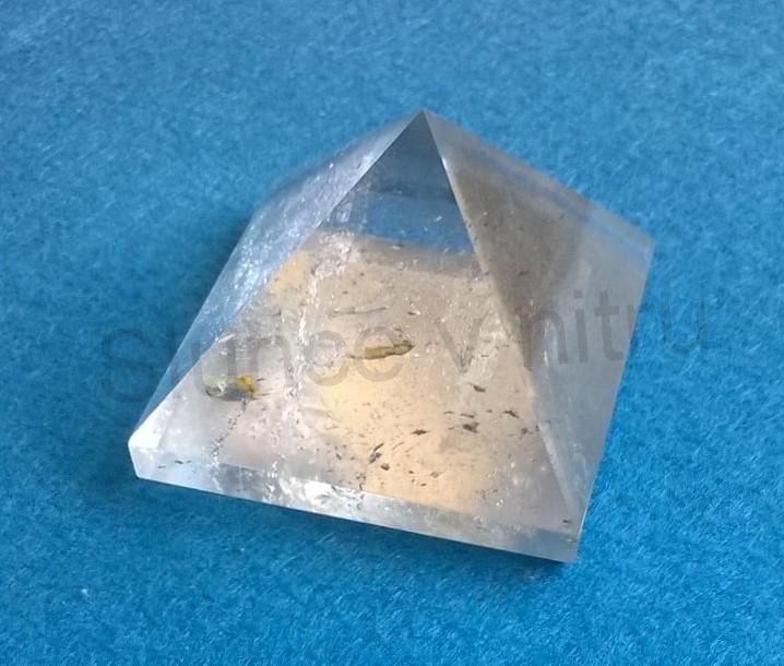 Broušená křišťálová pyramida 46x46mm/ 84,7 g (Brazílie) (X1061)