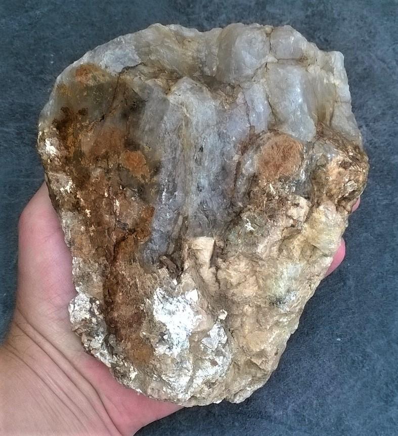 Záhněda, křemen, muskovit 1525 g (Česká Republika) (X1094)