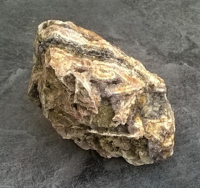 Drúza zonálního křemene - ametyst, záhněda - morion  544 g (Česká Republika) (X1098)