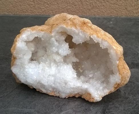 Sněžný Křišťál geoda 404g (Maroko) (X1136)