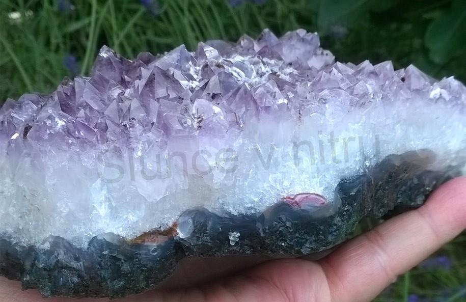 Ametyst drúza narostlá v chalcedonu 1485g (Brazílie) (X1149)