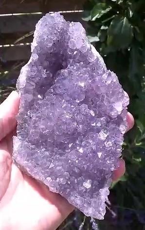 Ametyst drúza růže narostlá v chalcedonu 567g (Brazílie) (X1152)