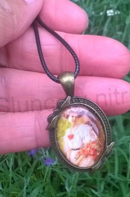 Náhrdelník s přívěškem dívky, postavy (BD545)