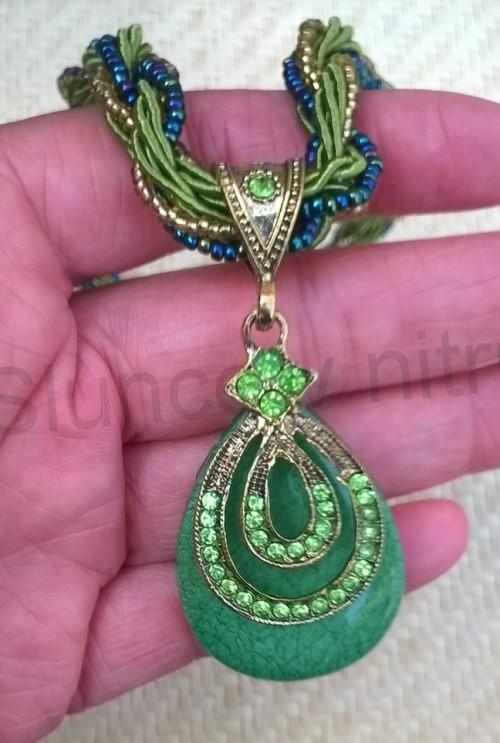 Náhrdelník s přívěškem kapky a blýskavými kamínky (BD547)