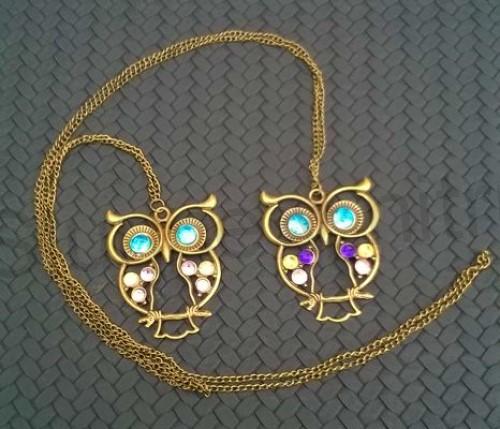 Náhrdelník s přívěškem Sova v bronzové barvě s barevnými kamínky (BD580)