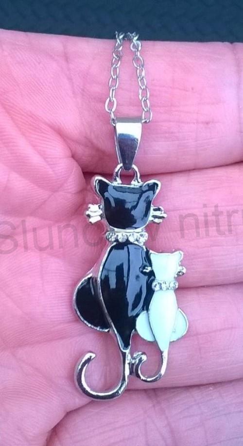 Náhrdelník s přívěškem kočka, kočička, kočičky s krystalky (BD581)