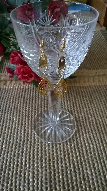 Pozlacené dlouhé náušnice lístky (BB93)