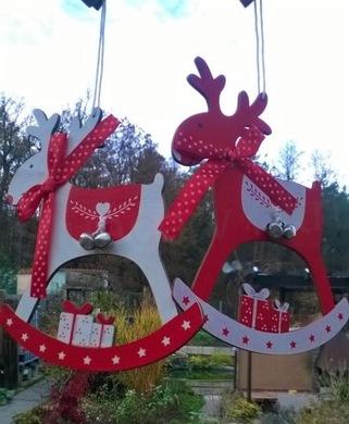 Dřevěné výřezy - závěsná ozdoba Sob, sobík s rolničkou bilý (V65)