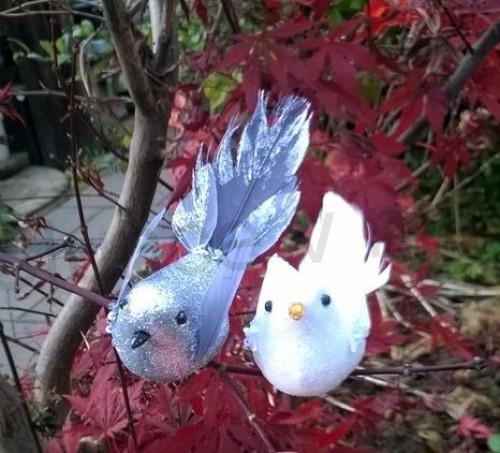 Ozdoba, dekorace barevný ptáček na clipu bilý (V66)