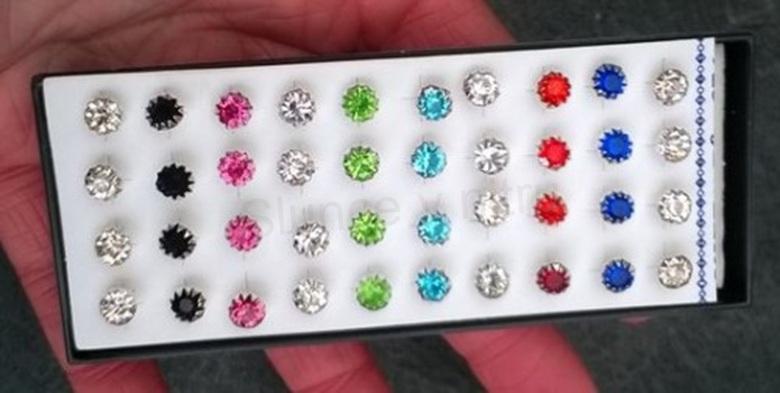 Postříbřené puzetové náušnice se zirkonem černé (BB711)