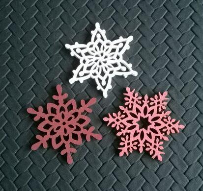 Dřevěné výřezy - vánoční ozdoby vločka 3 kusy v balení (V112)