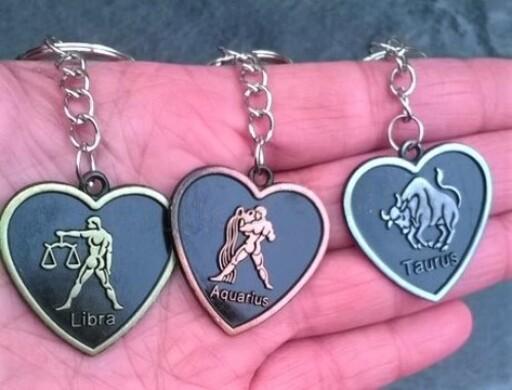 Klíčenka, přívěšek na klíče znamení zvěrokruhů panna (H365)