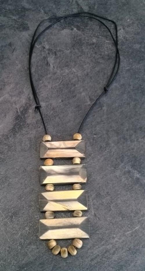Modní retro náhrdelník s imitací dřeva (BD594)